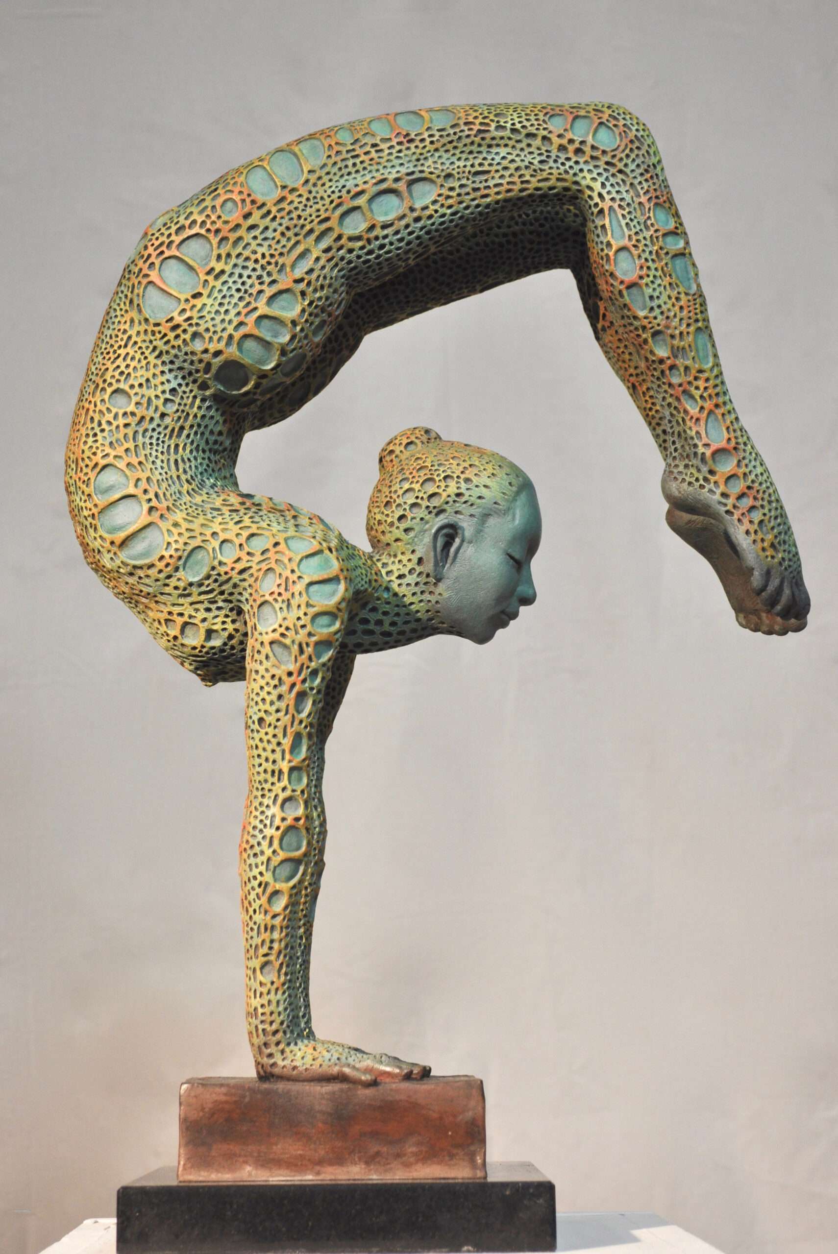 Figurative sculpture in bronze.